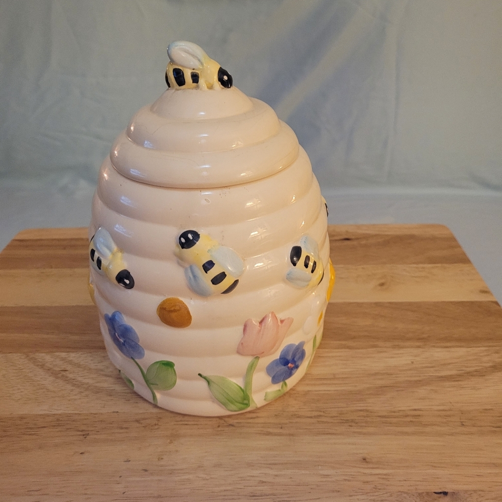 Beehive Cookie Jar! Vintage!